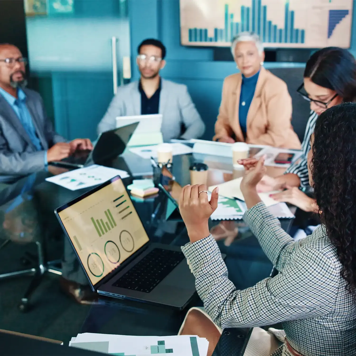 Investidores em ambiente corporativo